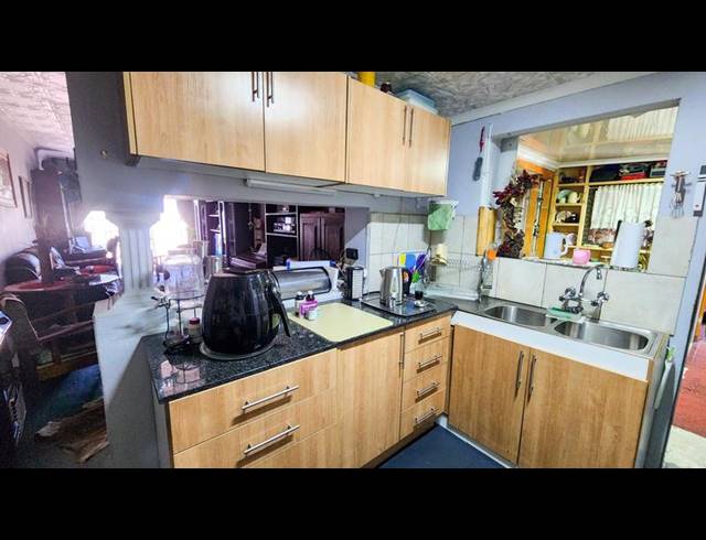 6 BEDROOM HOUSE FOR SALE IN ELSPARK